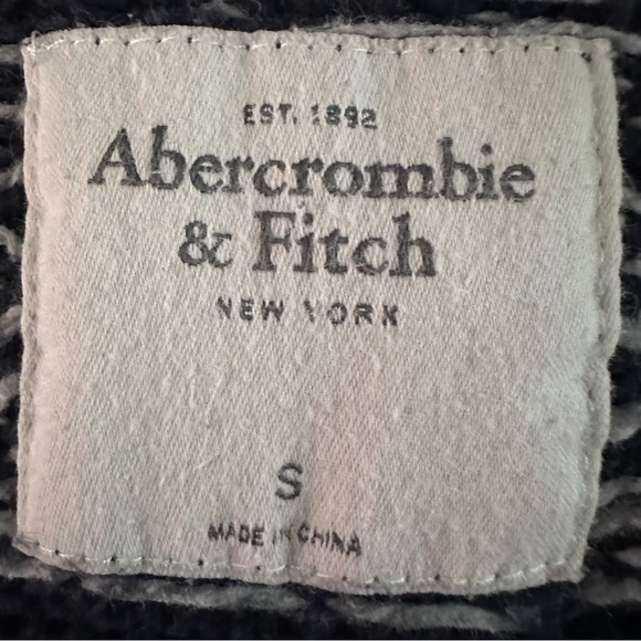 Abercrombie & Fitch Navy Fair Isle Nordic Knit V-Neck Sweater Small - Picture 3 of 6